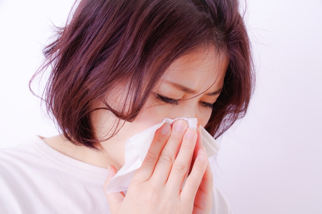 悩む女性